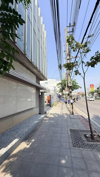 ตึกสำนักงาน 3 ชั้น ติดถนนวงศ์สว่าง