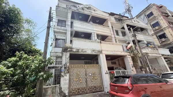 ขาย ทาวน์โฮม 3 ชั้น ขนาด 24 ตารางวา ซอยประชาชื่น 30